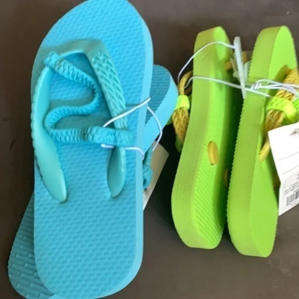Cat & Jack Flip Flops, you get both pair